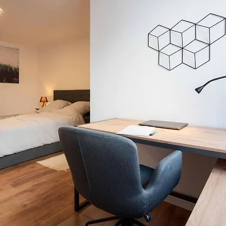 Zentrale Am Dom - Parkplatz - Netflix * Augsburg